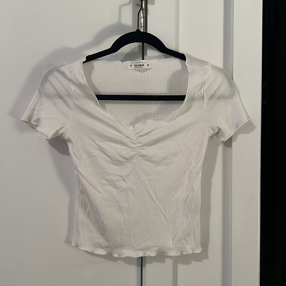 Pull&Bear White Ribbed Short Sleeve Crop Top with Scrunch Chest — Size L